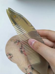 Peigne à cheveux en corne de buffle 100% naturelle de qualité supérieure avec personnalisation du logo sur la poignée en corne, forme animale, véritable corne, par Curio Crfat - Product Image 5