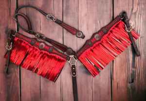 Ensemble de selle de cheval western en cuir rouge personnalisé avec incrustation de strass en cristal, design léger et harnais d'équitation faits à la main - Product Image 2