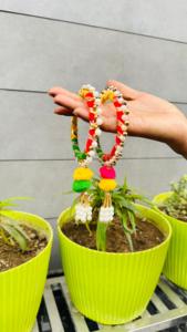 Pulseras Kalira Redondas Coloridas con Borlas, Joyería de Moda para Novias, Regalo de Boda para Mujeres, Recuerdo para Eventos y Fiestas - Product Image 2