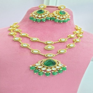 Collier double couche de qualité supérieure avec de magnifiques boucles d'oreilles, bijoux traditionnels indiens minimalistes, parfaits pour les mariages, les fêtes - Product Image 1