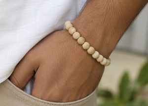 Bracelet minimaliste en bois de Tulsi naturel, vente en gros, bracelet extensible perlé en bois de basilic sacré, bijou de méditation yoga Mala - Product Image 2