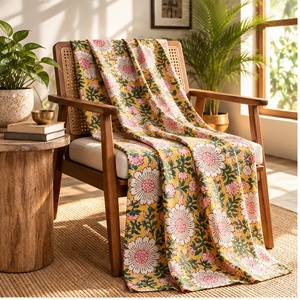 Tela de Algodón Ecológica Estampada a Mano con Bloques, Diseño Floral Amarillo, Ligera, 90 GSM, 43/44 Pulgadas de Ancho, para Bolsos de Moda, Bolsas de Mano y Costura - Product Image 3