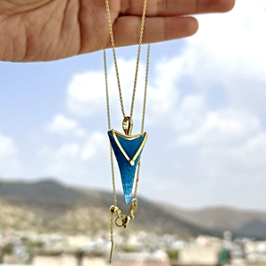 สร้อยคอจี้หยกอะมาโซไนต์สีน้ำเงินธรรมชาติประดับด้วยทองเหลืองชุบทอง 18k รูปทรงเรขาคณิต ทำด้วยมือสำหรับผู้หญิง - Product Image 4