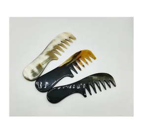 Peigne en corne de buffle au design bouclé tendance, artisanat très demandé, idéal pour les cheveux et la barbe - Product Image 4