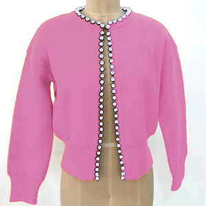 Pull en tricot à col en V pour femme avec logo Omega brodé vert et rose, manches longues, style preppy - Product Image 5