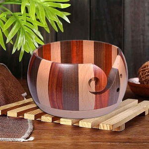 Bol à fil en bois multicolore, design rond simple, support durable pour tricot et crochet avec découpe intégrée - Product Image 1