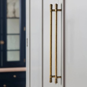 Manija de latón para puerta, estilo vintage, para puerta principal, de latón macizo, para puerta de entrada, color oro antiguo, para puerta de granero, resistente. - Product Image 1
