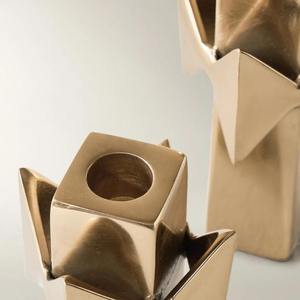 Candelabro Moderno de Metal Dorado con Diseño Geométrico, Portavelas Cónico Abstracto con Puntas, Soporte para Velas de Pilar, Decoración Única y Lujosa para el Hogar, Bodas y Mesas - Product Image 6