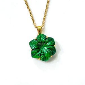 Colgante de malaquita con forma de flor tallada, elegante collar de piedra preciosa para mujer, venta al por mayor de joyería. - Product Image 4