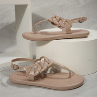 Sandales légères pour femmes, design original, avec chaîne en strass, type tongs, chaussures plates de plage été 2026, vente en gros, directement de l'usine