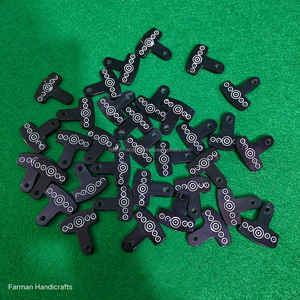 Pendentifs artisanaux écologiques en corne, breloques personnalisées pour la fabrication de bijoux, prix de gros - Product Image 2