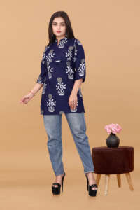 Camisetas de Cuello Redondo Azules Estampadas al por Mayor para Mujer, Soluciones de Suministro para Negocios de Moda en Línea y Venta al por Menor de Alto Volumen - Product Image 3