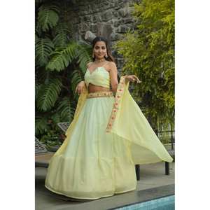 Diseñador de ropa india y pakistaní Lehenga Choli con hilo intrincado Dori Sequence Work - Product Image 2