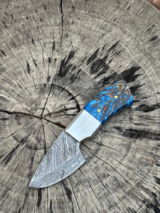 Couteau à dépecer artisanal en acier Damas avec manche en bois de résine bleue, lame fixe, couteau de chasse et de camping, OEM ODM - Product Image 6
