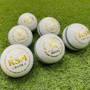 Pelotas de Cricket Resistentes al Agua de Calidad Profesional RSM - Product Image 1