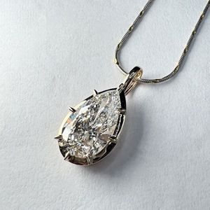 Pendentif en or jaune 14 carats avec diamant de laboratoire taille poire 8,00 carats, certifié IGI, solitaire, sans chaîne - Product Image 5