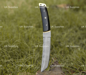 UA Supplies มีดเหล็กดามัสกัสตีขึ้นรูปด้วยมือขนาด 12 นิ้ว แบบดรอปพอยต์ แทงโต้ ด้ามจับทำจากเขาสัตว์และทองเหลือง จับถนัดมือ พร้อมปลอกหนัง - Product Image 3
