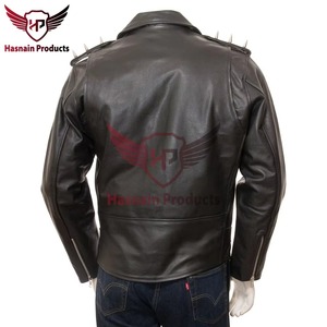 Chaqueta de cuero genuino negra para hombre con tachuelas y remaches, estilo motero, cremallera cruzada asimétrica, cinturón, abrigo de piel de vaca, estilo punk rock personalizado - Product Image 4