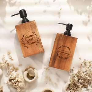 Dispensador de Jabón de Madera, Diseño Rectangular Minimalista, para Baño, Hogar, Grabado con 'Sweet Home' y 'Merry Christmas' - Product Image 1