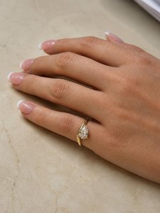 Anillo de banda curva con diamante cultivado en laboratorio de 1.00 CT, corte pera, oro amarillo de 14K, certificado IGI, joyería de compromiso nupcial de moda - Product Image 4