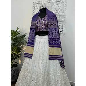 Ropa de Diseñador India y Pakistaní, Lehenga Choli Bordado con Lentejuelas - Product Image 3