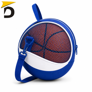 Bolsa de malla ligera para baloncesto diseñada con malla transpirable y cierre seguro para una fácil organización del equipo de entrenamiento - Product Image 2