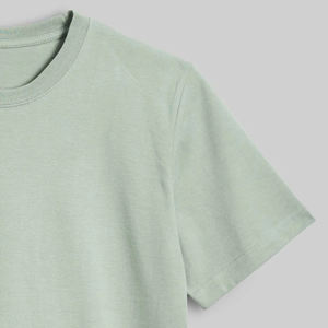 Camiseta de Mujer de Diseño Minimalista con Material Cómodo para Compradoras, Colección Verano 2026, Precio Económico, Material Suave con Logotipo - Product Image 4