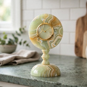 Horloge de bureau en onyx vert, disque rond sur socle tourné, bordure dorée, mouvement à quartz, horloge de table en pierre faite à la main, cadeau de luxe - Product Image 3