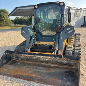 Chargeuse compacte John Deere commerciale avec moteur puissant, hydraulique robuste et excellente polyvalence à vendre - Product Image 1
