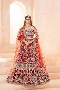 Lehenga Choli traditionnel, richement brodé, aux couleurs vibrantes, fabriqué à partir de matériaux recyclés pour les célébrations de Diwali - Product Image 2