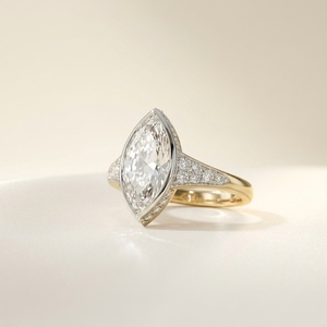 Anillo de mujer con diamante de laboratorio solitario marquise de 1 quilate, certificado IGI, con engaste vintage, oro de 10k bicolor, halo oculto y banda cónica - Product Image 3