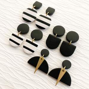 Boucles d'oreilles en résine élégantes, finition brillante, design moderne, structure durable, fournitures de perlage de luxe, conçues par des artisans expérimentés - Product Image 2