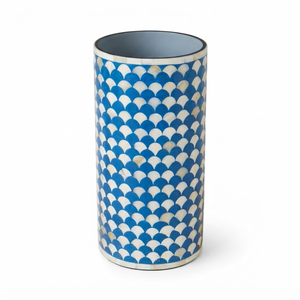 Vase à fleurs en résine écologique avec incrustation d'os en écaille de poisson bleue, motif festonné, pot de table pour la décoration moderne de la maison, des hôtels et des restaurants - Product Image 1