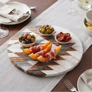 Tabla de cortar redonda de madera con diseño geométrico de mosaico y orificio para colgar - Product Image 2