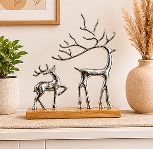 Statue élégante de famille de rennes en métal argenté avec un design de bois de cerf complexe, sculpture décorative d'animal en aluminium de qualité supérieure pour table - Product Image 4