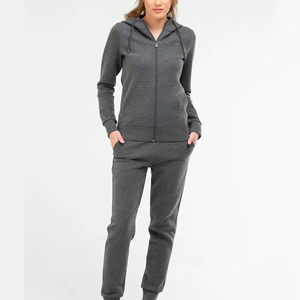 Survêtement zippé personnalisé pour femmes, idéal pour l'entraînement sportif et le jogging, coupe ajustée, pour la course à pied - Product Image 1