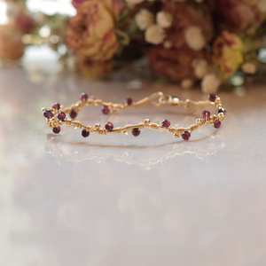 กำไลข้อมือรูปทรงหยักประดับพลอยโกเมน ดีไซน์เรียบหรูสำหรับสาวๆ ผู้หญิง ของขวัญวันเกิด ทำจากเงินแท้ 925 ชุบทอง 14k - Product Image 1