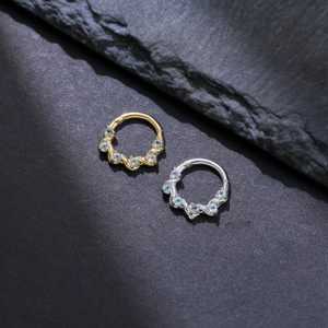 ต่างหูแบบคลิกเกอร์สีฟ้าโทแพซ เงินแท้ 925 ชุบทอง 14K รูปทรงเถาวัลย์ สำหรับเจาะจมูก เซปตัม เฮลิกซ์ แบบห่วงบิดเกลียว - Product Image 2