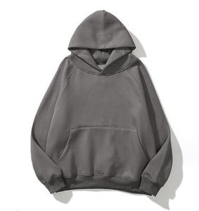 เสื้อฮู้ดดี้โอเวอร์ไซส์ผู้ชาย สีพื้น มีกระเป๋า แขนยาว สวมใส่สบายๆ สำหรับฤดูใบไม้ร่วง ผ้าฝ้าย 100% ผ้าเฟรนช์เทอร์รี่ ทรงพอดีตัว รุ่น 2027 - Product Image 2