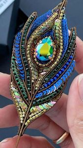 Broche Bordado a Mano con Cuentas Coloridas para Ropa, Mochila y Sombrero - Product Image 6