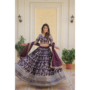 Ensemble Lehenga Choli & Dupatta Tissu Jacquard Pure Viscose Teintable Designer - Product Image 3