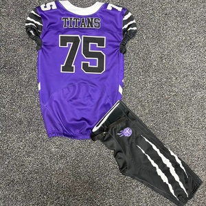 Uniforme de Fútbol Americano Personalizado de Primera Calidad, con Logotipo Frontal, Tallas Grandes, Jersey y Pantalones con Estampado Sublimado y Tackle Twill - Product Image 3