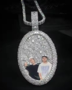 Colgante Personalizado con Foto Iced Out, Joyería Fina HipHop, Colgante Iced Out de Plata 925, Colgante Conmemorativo Circular de Moissanita VVS - Product Image 1