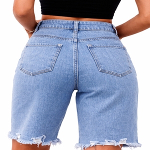 Shorts en jean délavé bleu clair pour femme, longueur genou, taille mi-haute, coupe décontractée, style vintage, détails boutonnés, en denim premium - Product Image 5