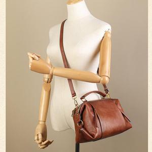 Custom Premium Quality Vintage Luxury Genuine Leather Women's Shoulder/Crossbody Handbag Zipper Open for Daily Travel Use - Product Image 6