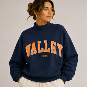เสื้อสเวตเตอร์คอเต่าสีดำสำหรับผู้หญิง พิมพ์ลายตัวอักษร Valley Cubs ทรงโอเวอร์ไซส์ ผ้าฝ้ายถัก สวมใส่สบายๆ ในฤดูใบไม้ร่วง - Product Image 4