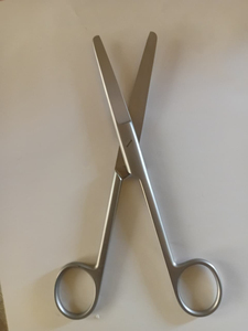 Ciseaux Mayo courbés en acier inoxydable chirurgical avec clip Hemolock et nettoyant PK Origin pour les écoles de médecine - Product Image 3