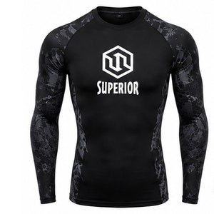 Camiseta de compresión de alto rendimiento para personas activas, que proporciona soporte muscular, mejora la circulación y es excelente para el entrenamiento. - Product Image 1