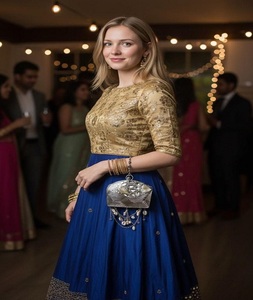 Elegante Mini Bolso de Mano Tradicional con Trabajo Kundan en Metal Chapado en Oro, Hecho a Mano por F S INTERNATIONAL para el Día de San Valentín y el Día de la Madre - Product Image 2