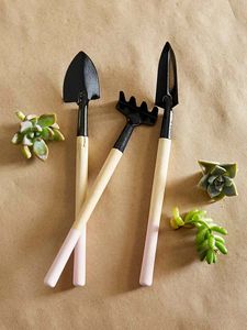 Truelle de jardin forgée à la main avec finition antique moderne et manche en bois pour une utilisation rustique en extérieur - Product Image 5